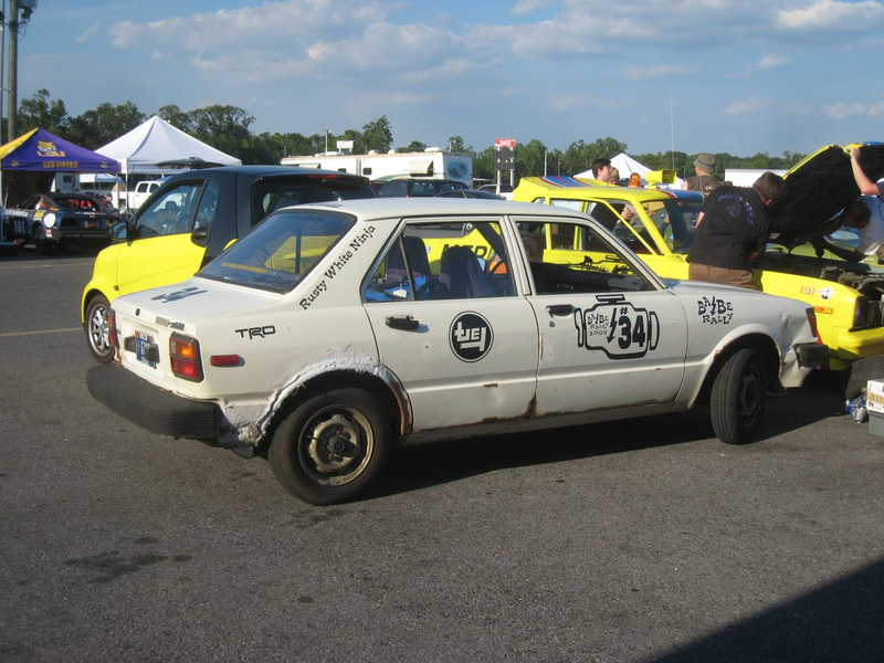 Illustration for article titled Break Out The Calendars: LeMons Versus BABE Rally Cars At The Dragstrip!